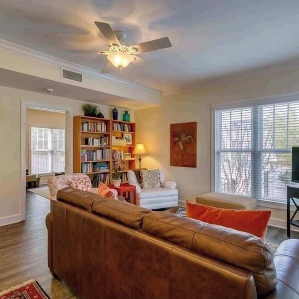 Historic Downtown Suite Steps from Attractions