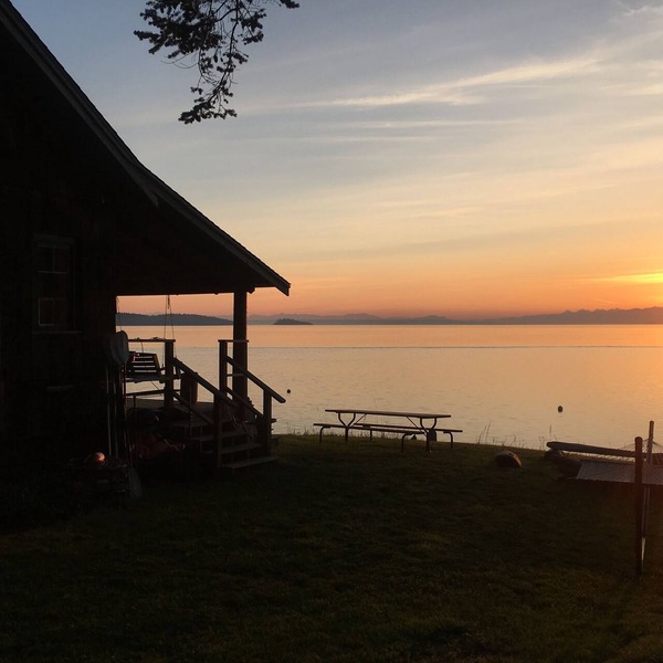 Historic lodge, new wing, ocean-front, private beach, kayaks, hot tub, and more!