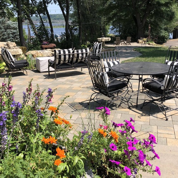 Historic Stillwater restored cottage with riverviews near bike path & town