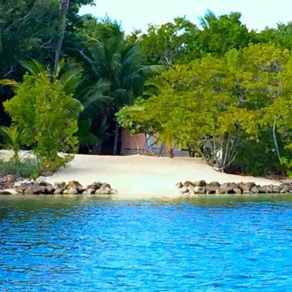 Historic Waterfront Home - 2 acres- Dock, Garden -Beach in Key Largo sleeps 16