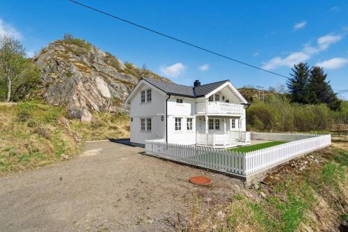 Historical and modern cabin with central location