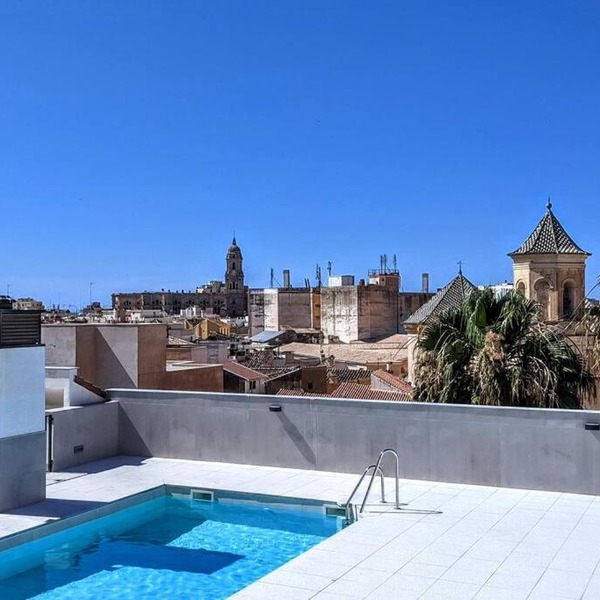 Historical center flat with pool, tennis & parking