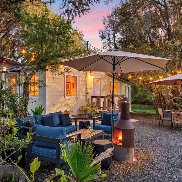 Hobby Vineyard + Firepit + Outdoor Living + EV Charger | Grapevine Cottage