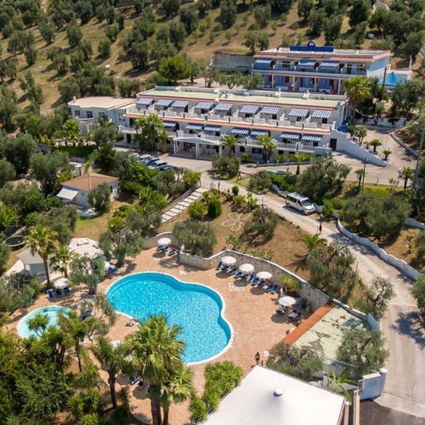 Holiday complex with pool, 5 minutes from the beach, panoramic sea views