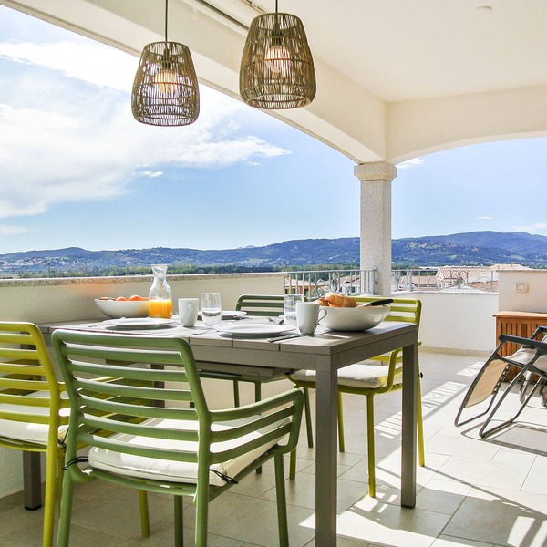 Holiday flat with balcony and sea view