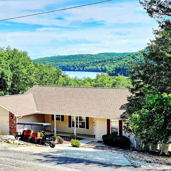 Holiday Haven On The Island! Sleeps 12! Fire pit! 6-Seater Golf Cart Included!