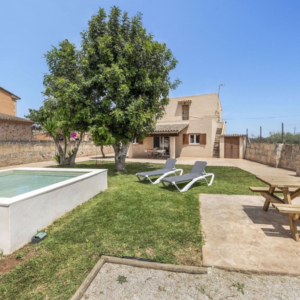 Holiday Home "Es Cos" with Garden and Wi-Fi