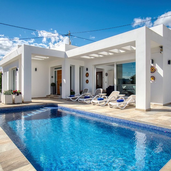 Holiday Home 'Marina Luah' with Private Pool, Wi-Fi and Air Conditioning