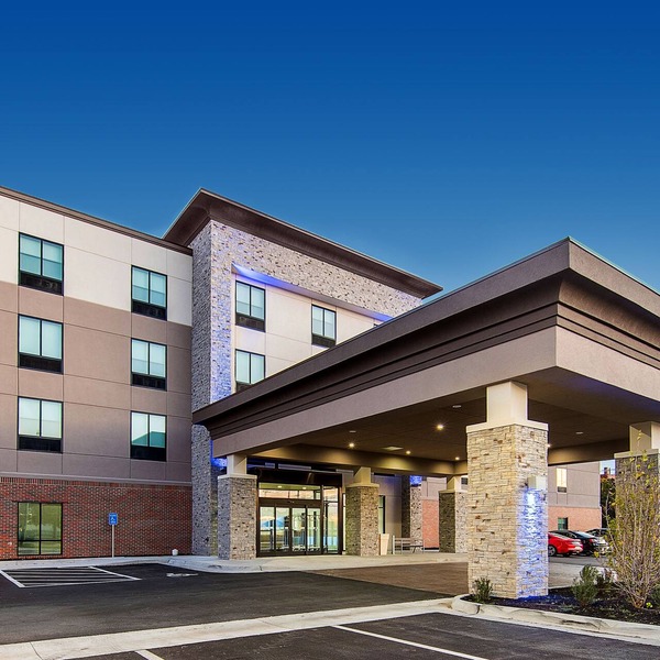 Holiday Inn Express & Suites Atchison by IHG
