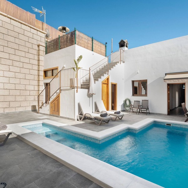 Holiday Villa 'Casa América' with Sea Views, Wi-Fi and Air Conditioning