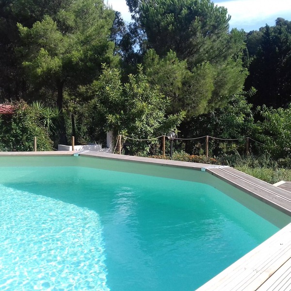 Holidayhouse surrounded by nature. Vast garden, private pool, wifi, beach at 4km