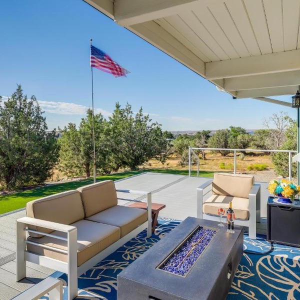 Home w/Views & Fire Pit, 10 Mi to Aztec Ruins!