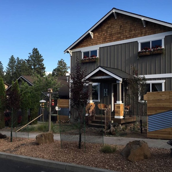 Home with Chalet 2-kitchens,Sleeps 15,Near OldMill