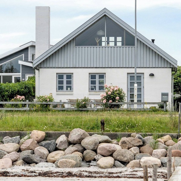 Home with views and walking distance to nature