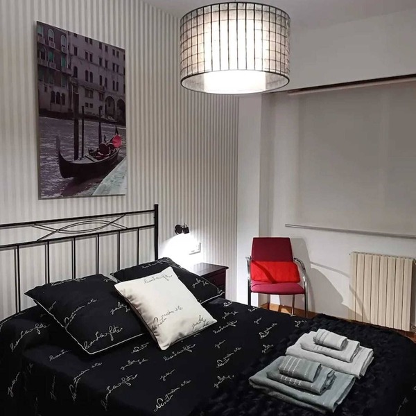 Homerez - Charming Apt, Central Orense, parking incl.