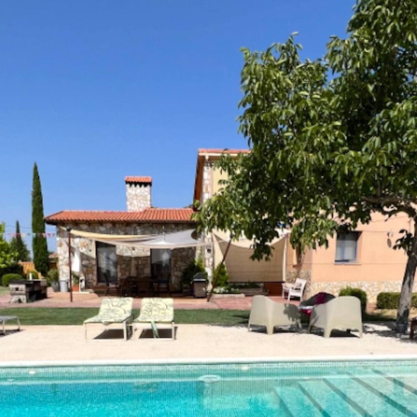 Homerez - Spacious villa for 7 ppl. with swimming-pool and terrace at Uceda