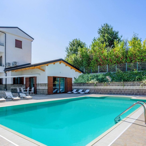 Homerez - Villa for 17 ppl. with swimming-pool, garden and terrace at Caiazzo