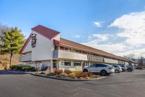 HomeTowne Studios by Red Roof Danville, PA