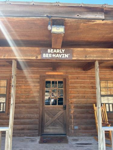 HoneyComb Hideouts Bearly BeeHavin cabin