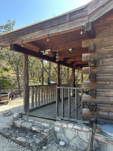 HoneyComb Hideouts Fir Deer Life cabin