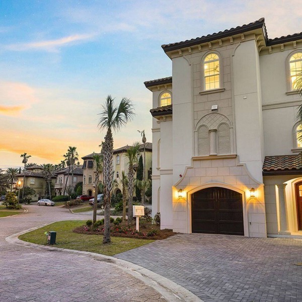 Hook, Wine & Sinker - Luxury Vacation Rental with Community Amenities & Pool