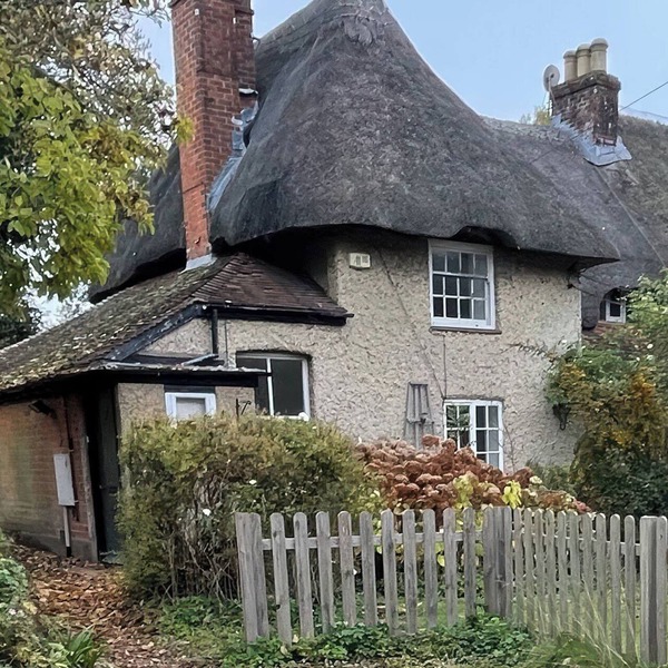 HOP COTTAGE, pet friendly, character holiday cottage in Petersfield