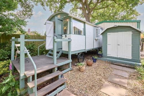 Host & Stay - Shepherd's Hut