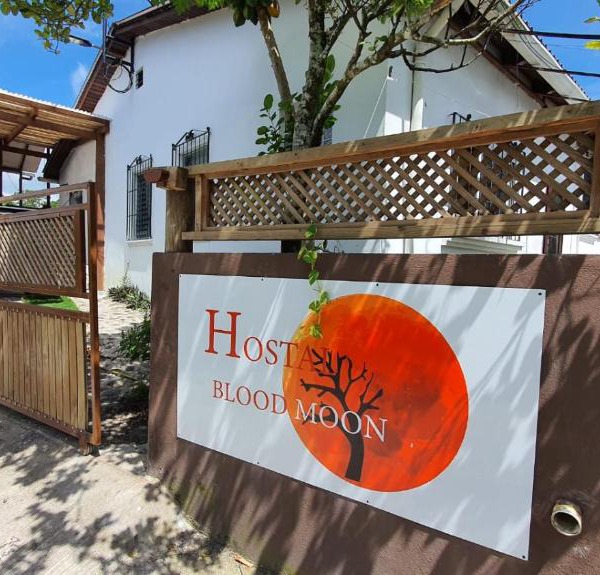 Hostal Blood Moon