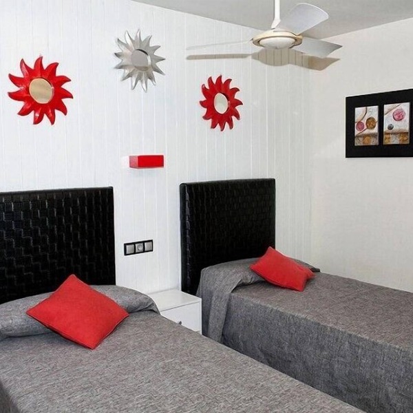 Hostal Emporda