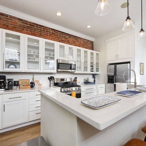 ★ HostWise Stays ★ Historic Victorian Charm, Parking, & Luxury Bath