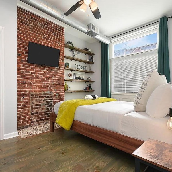 HostWise Stays - The James Apt 1 - Patio, Free Street Parking