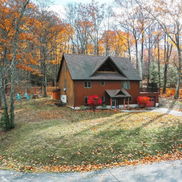 Hot Tub-Fire Pit-Deck-BBQ-Spacious-Hiking