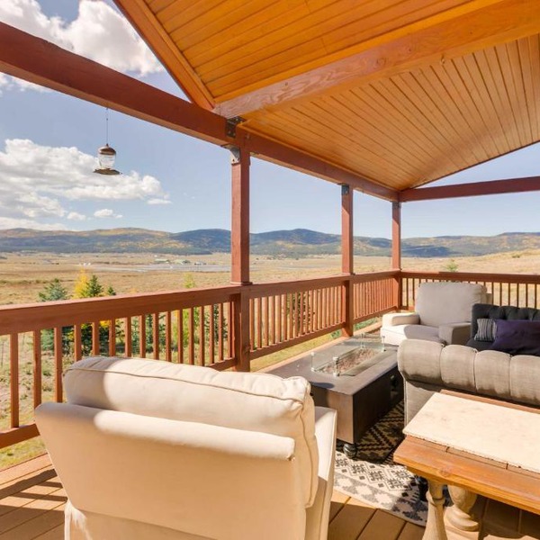 Hot Tub & Fire Pit: Idyllic Getaway in Angel Fire!