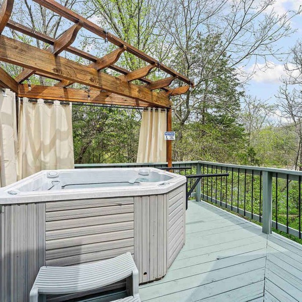 Hot Tub, Fire Pit, Patios, Pet Friendly, Kayaks
