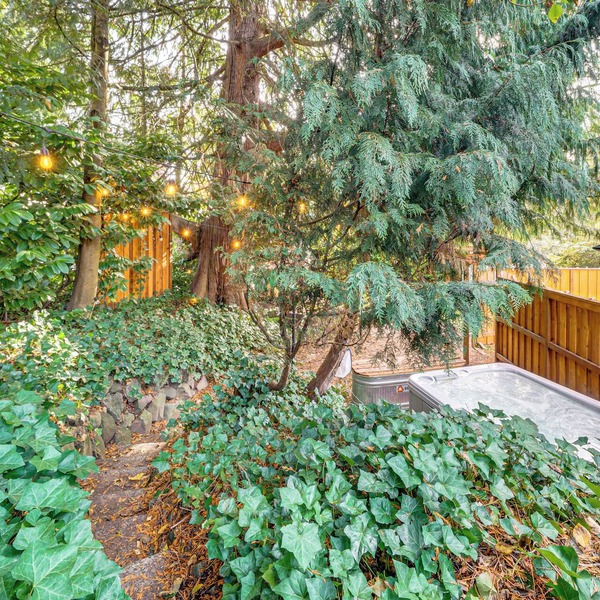 Hot Tub, Trails & Tranquil Views! Cozy Seatac Spot