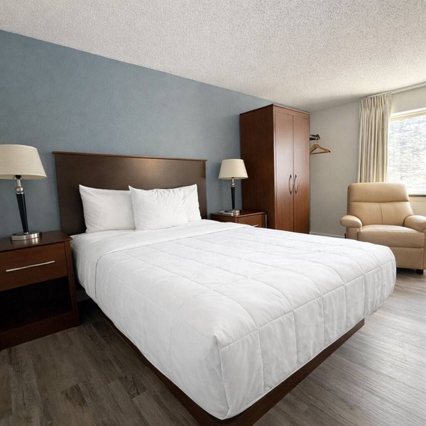 Hotel 8