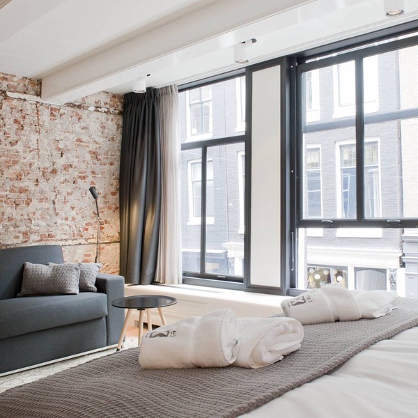 Hotel IX