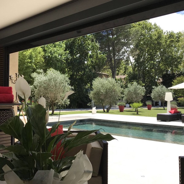 Hotel services, concierge, heated swimming pool, jacuzzi, large garden