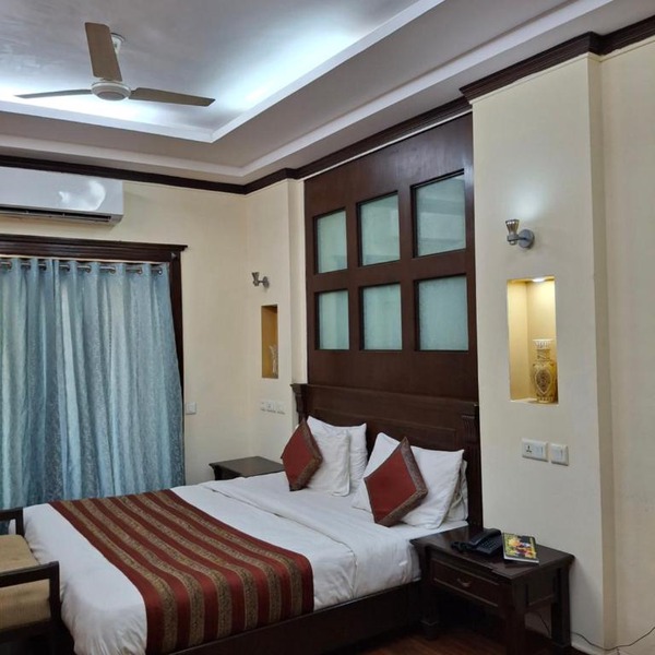 Hotel Siris 18