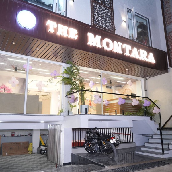 Hotel with 9 bedrooms and AC in lovely Rishikesh