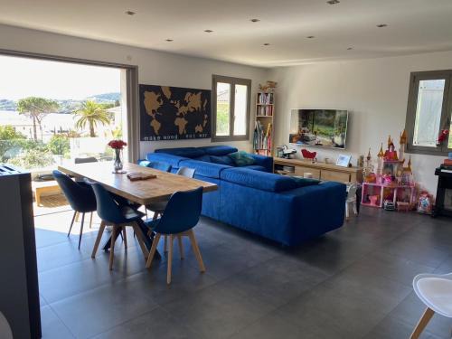 HOUSE 6/8 PEOPLE SEASIDE SEA AGAY