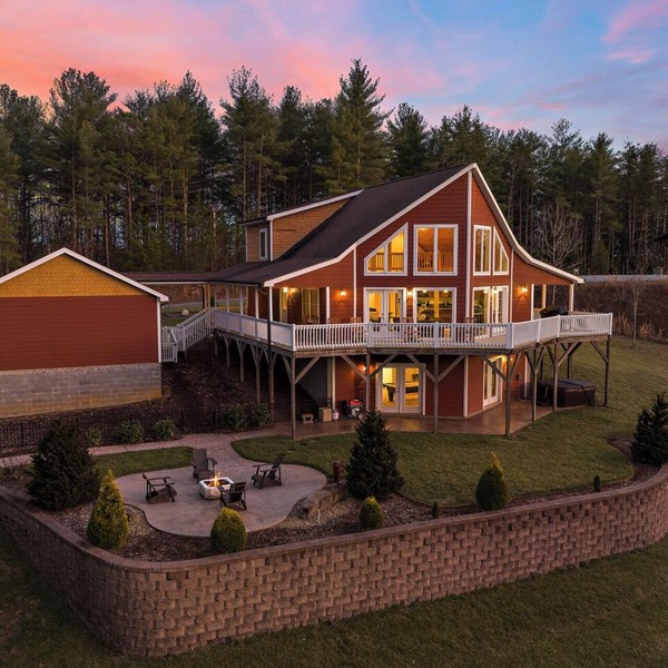 House Galini - Upscale, Outdoorsy Home with Great Amenities