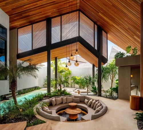House of Winds Complex - Stylish 12BR Design Estate - 4 Villas near Canggu