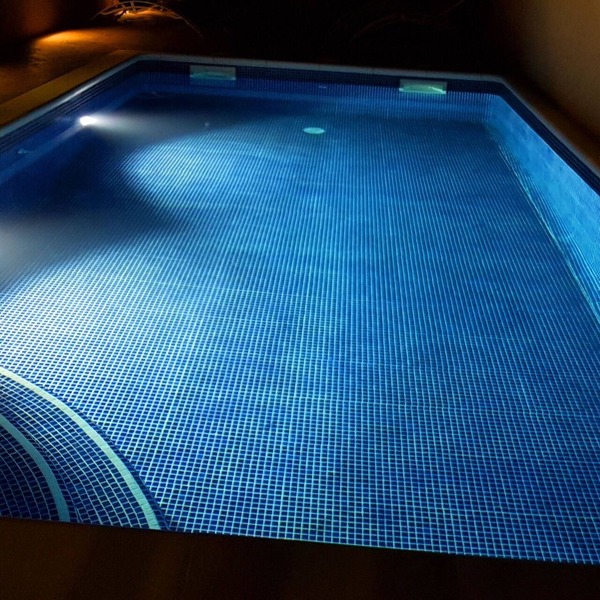 House with central pool, barbecue, wifi, a.a. and 300m from the beach.