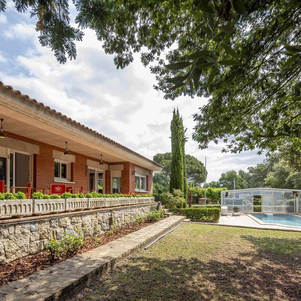 House with pool in Vilobí d'Onyar