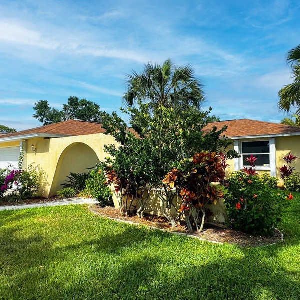 House with private Pool, close to beaches, Golf