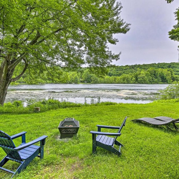 Hudson Valley Home with Lake Views and Kayaks