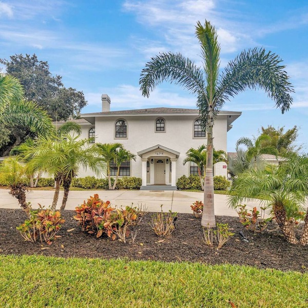 Huge 8BR w/HTD Pool, Ensuites, Games, Near Beach