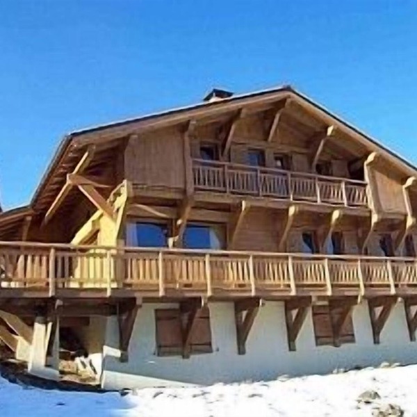 Huge Chalet in Combloux, sleeps up to 14, 5mins access to huge Evasion ski area.