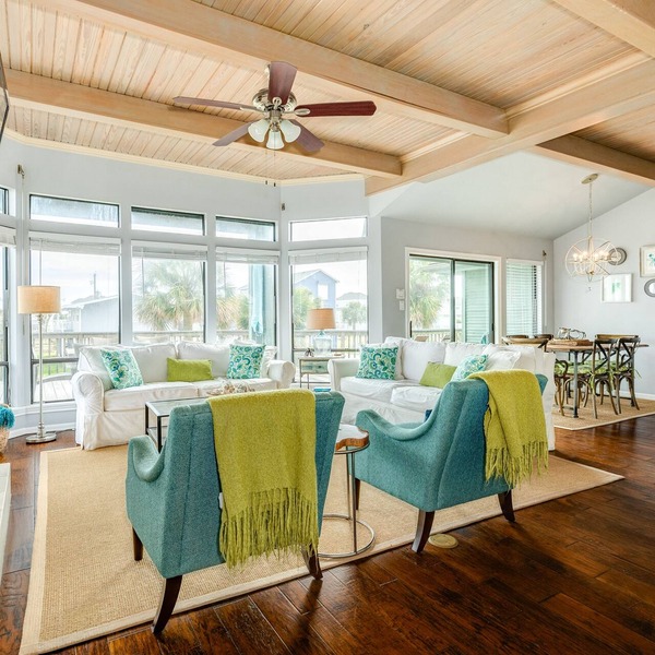 Huge Deck, Walk to Beach, Great Primary Suite, Ping Pong, Bikes, Beach Equipment